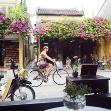 旧市街の中心地にあるので、外は賑やか。