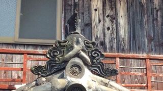 車の通りは多いので注意を