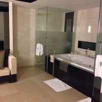 マスターベッドルームの浴室