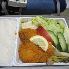 地元のレタスがシャキシャキです。