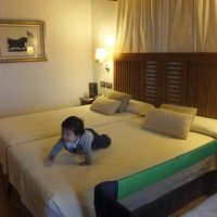 お部屋は、ちょっぴり薄暗くムーディ。