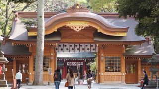 参拝客の多い大きな神社