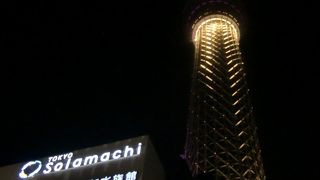 見上げるスカイツリーは圧巻！！