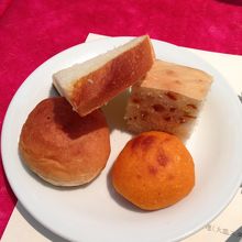 食べ放題のパン