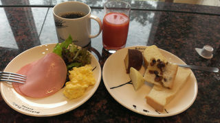 朝食ビュッフェしました。