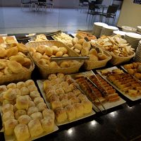 朝食のパンはすごい種類があります