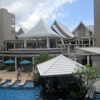 客室からの眺めはプール＆ロビーラウンジビュー