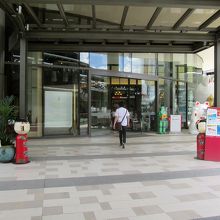 BTS「エカマイ」駅からの連絡通路で「ゲートウェイ」へ