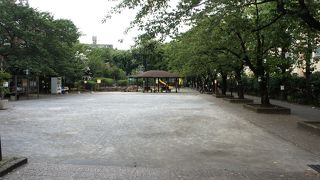 都電の車庫跡につくられた公園