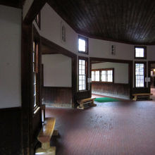 五翼放射状平屋舎房。 