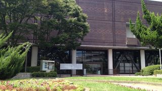 福岡由来の美術品を展示