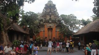 バリらしい王宮です