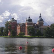 城の外観をおさめるには、マリエンフェルドから撮影がおすすめ。