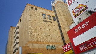 若者向けファッションビル