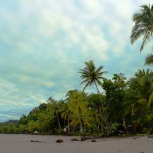 ホテル街のビーチ（国立公園外）