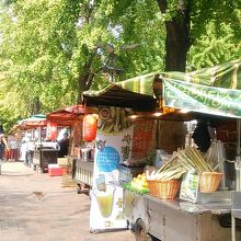 屋台がならびます