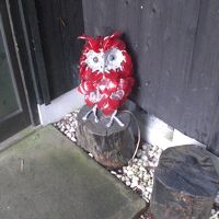 入り口のオブジェ。夜の到着時は光を照らしています。