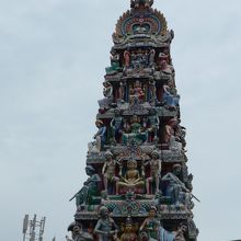 色鮮やかな彫刻のコープラム(高門)