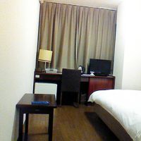 寝るだけなら十分快適です。