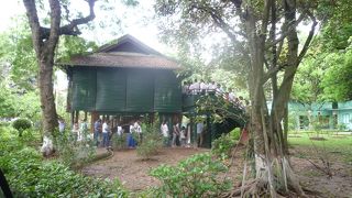 質素なホーチミンさんの家