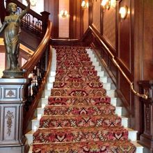 コロンビア号ダイニングへの階段