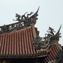 屋根の飾りの龍