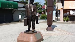 柴又の寅さん像