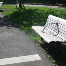 休憩用ベンチが何ヶ所かあります