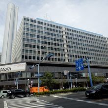 大阪駅前第１ビル、桜橋交差点から写す