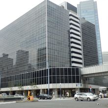 大阪駅前第２ビル　国道２号線から写す