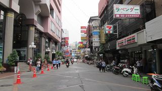 日本語の会話が聞こえてくる