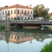 数分歩いた所にある可動橋