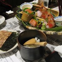 お造りには、手巻き用に酢飯・海苔も添えられ