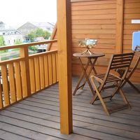 バルコニー　テーブルの上にはキャンドル