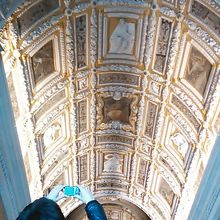 宮殿内の階段です。