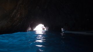 やっと入れたカプリの青の洞窟
