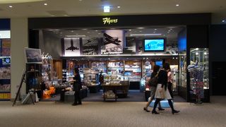 飛行機マニアに寄る価値はあります。