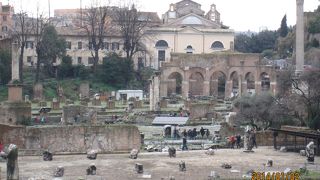 フォロ・ロマーノを見る