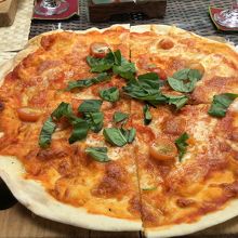 直径３０cmはありそうなピザ