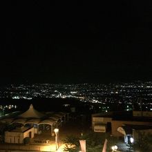見える眺望はこんな感じです。素晴らしい夜景でした。