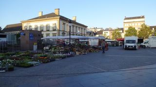 ギョーム一世の騎馬像があります！