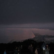 街の夜景ばかりでしょうけど、こんな風景も見れます。