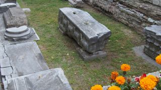 どっしりとした建築物