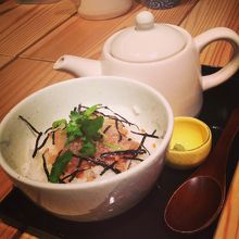 ランチにもいただけます出汁茶漬け