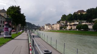 流れの速い川です