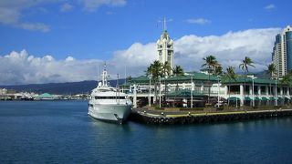 （ハワイ）　ホノルル港のシンボル「アロハ・タワー」からの眺望。（2009）