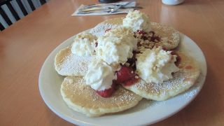 （ハワイ）　「エッグスン・シングス」で、いろんな料理を食べました。（2014）