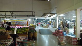 生鮮食品からお土産まで揃います