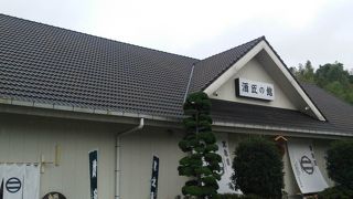 マザー牧場の山の麓にあります