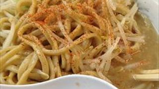 ここでは、唐辛子も用意されているので、味を変えたい時には少し、振りかけて食べるとさらにおいしさが増します。